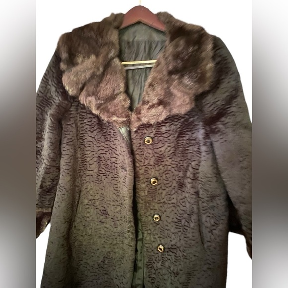 Vintage Women's Faux Black Persian Lamb Swing
Coat with Faux Mink Collar & Cuffs - Picture 8 of 16